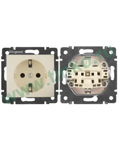 Розетка Valena 2К+3 с защитными шторками, на винтах 16А 250В, слоновая кость (774321). Розетка. LegranD в Бийске